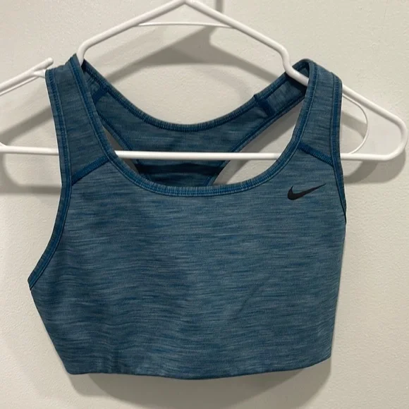 Nike Women’s Workout Top - Picture 2 of 5